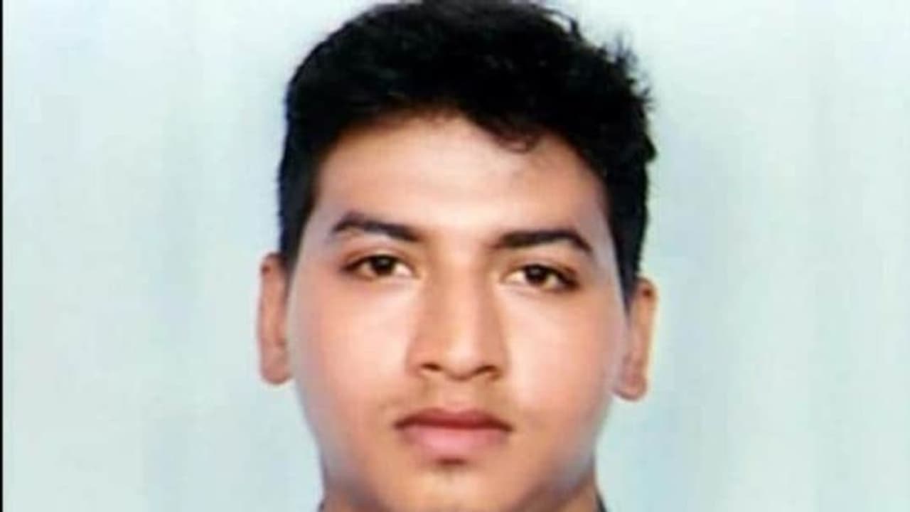 പിറന്നാൾ ദിനത്തിൽ സൈനികന് വീരമൃത്യു: അഭിമാനമെന്ന് പിതാവ് പിറന്നാൾ ദിനത്തിൽ സൈനികന് വീരമൃത്യു: അഭിമാനമെന്ന് പിതാവ്