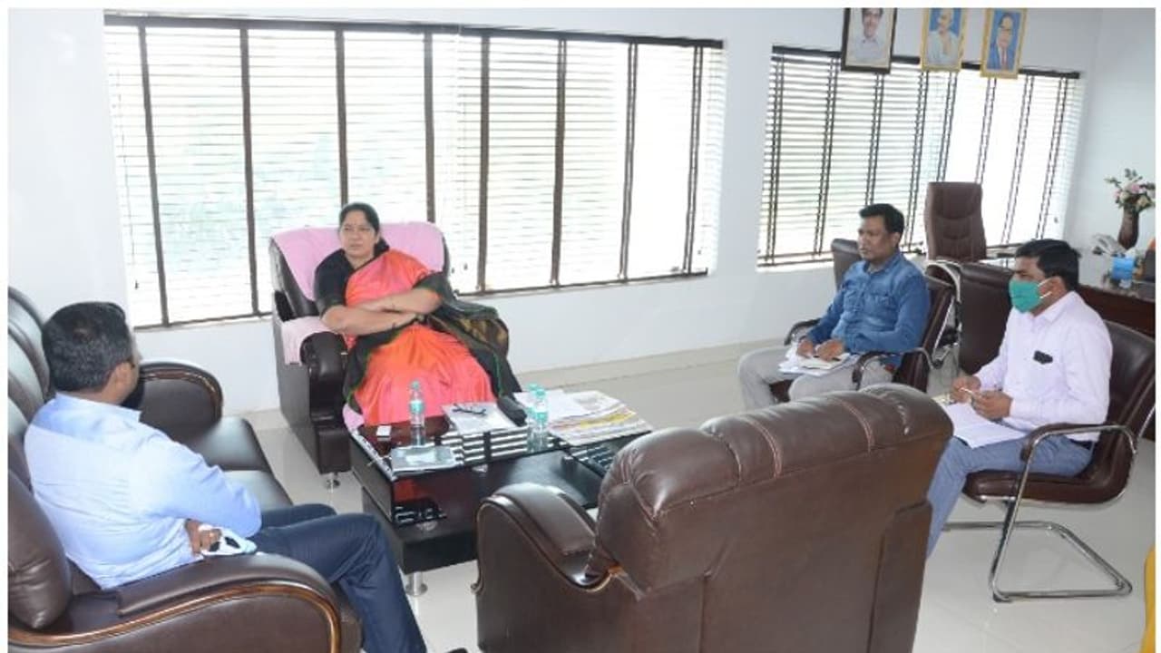 గిరిజన గురుకుల, ఆశ్రమ పాఠశాలల పున: ప్రారంభానికి సర్వం సిద్ధం.. మంత్రి సత్యవతి రాథోడ్ సమీక్ష గిరిజన గురుకుల, ఆశ్రమ పాఠశాలల పున: ప్రారంభానికి సర్వం సిద్ధం.. మంత్రి సత్యవతి రాథోడ్ సమీక్ష