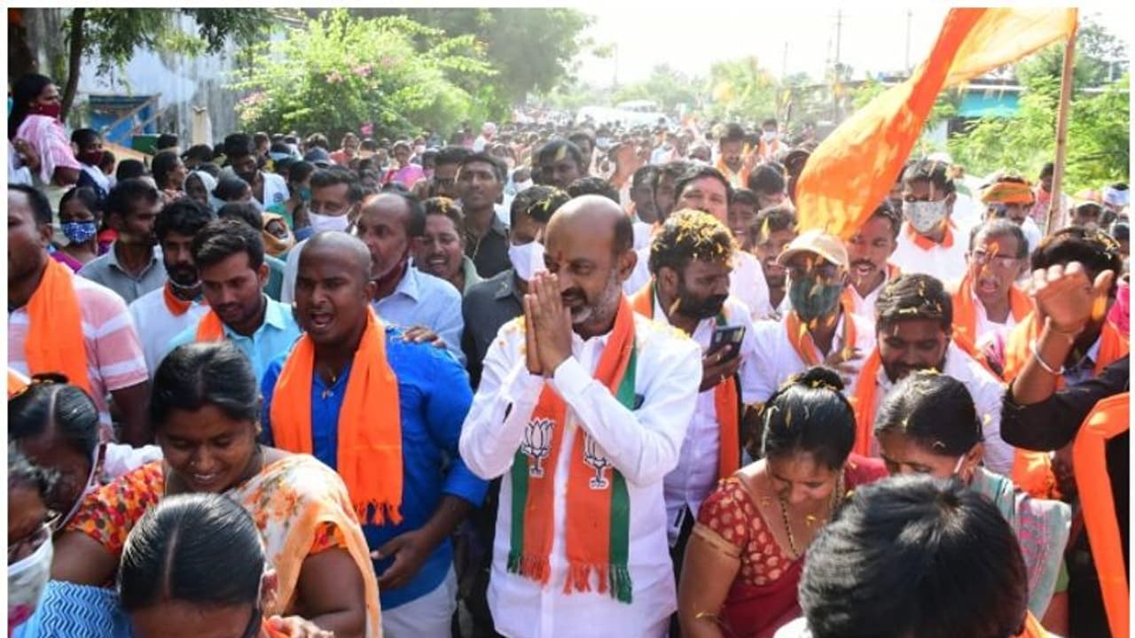 రేవంత్ అడ్డాపై బీజేపీ ఫోకస్.. భారీ ప్లాన్తో బండి సంజయ్ నాలుగో విడత పాదయాత్ర..! రేవంత్ అడ్డాపై బీజేపీ ఫోకస్.. భారీ ప్లాన్తో బండి సంజయ్ నాలుగో విడత పాదయాత్ర..!