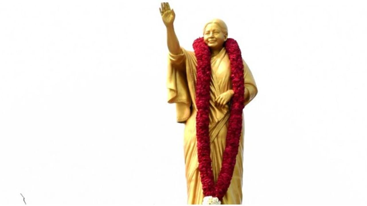 ஜெயலலிதா சிலையைப் பராமரிக்க அனுமதி கேட்ட அதிமுக... நாங்களே நல்ல முறையில் பராமரிப்போம் என்ற திமுக அரசு..! ஜெயலலிதா சிலையைப் பராமரிக்க அனுமதி கேட்ட அதிமுக... நாங்களே நல்ல முறையில் பராமரிப்போம் என்ற திமுக அரசு..!