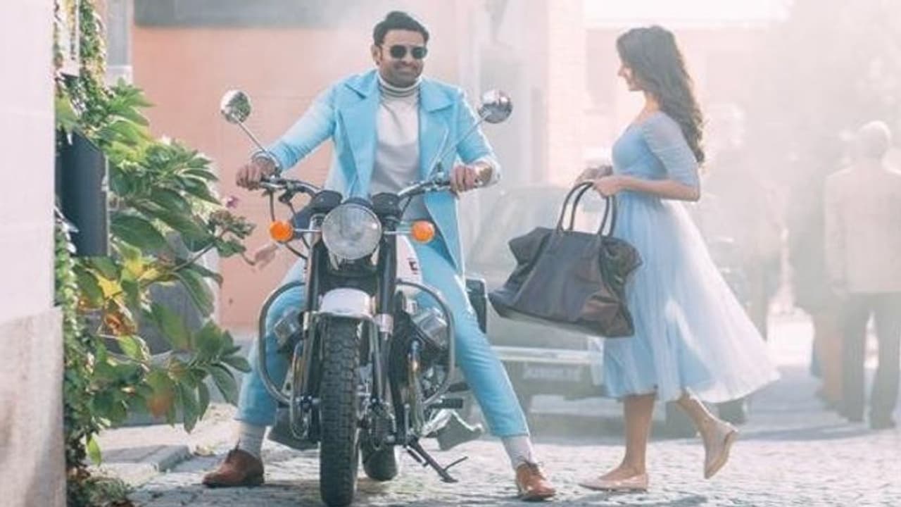 స్టయిలీష్ లుక్లో అదరగొడుతున్న ప్రభాస్.. `రాధేశ్యామ్` టీజర్కి ముందు స్వీట్ సర్ప్రైజ్లు స్టయిలీష్ లుక్లో అదరగొడుతున్న ప్రభాస్.. `రాధేశ్యామ్` టీజర్కి ముందు స్వీట్ సర్ప్రైజ్లు