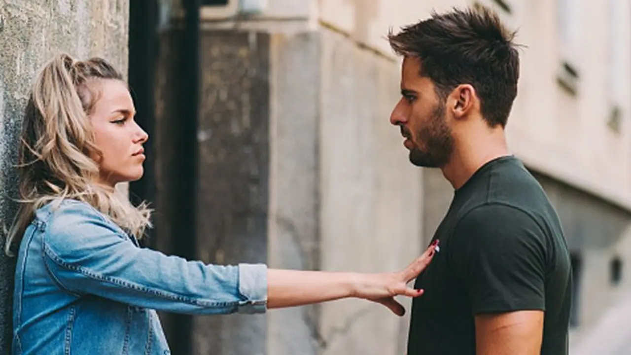 প্রেমিকের এই কয়টি আচরণ দেখলে বুঝবেন সম্পর্ক ভাঙার সময় এসেছে, জেনে নিন কী কী