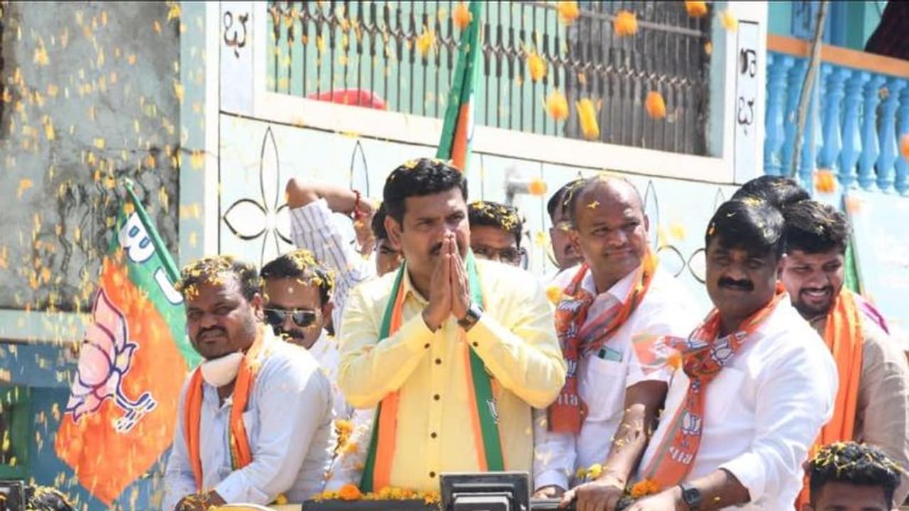 Council Election karnataka : ಕಾಂಗ್ರೆಸ್ನದ್ದು ಎಲುಬಿಲ್ಲದ ನಾಲಗೆ : ವಿಜಯೇಂದ್ರ ಆಕ್ರೋಶ Council Election karnataka : ಕಾಂಗ್ರೆಸ್ನದ್ದು ಎಲುಬಿಲ್ಲದ ನಾಲಗೆ : ವಿಜಯೇಂದ್ರ ಆಕ್ರೋಶ