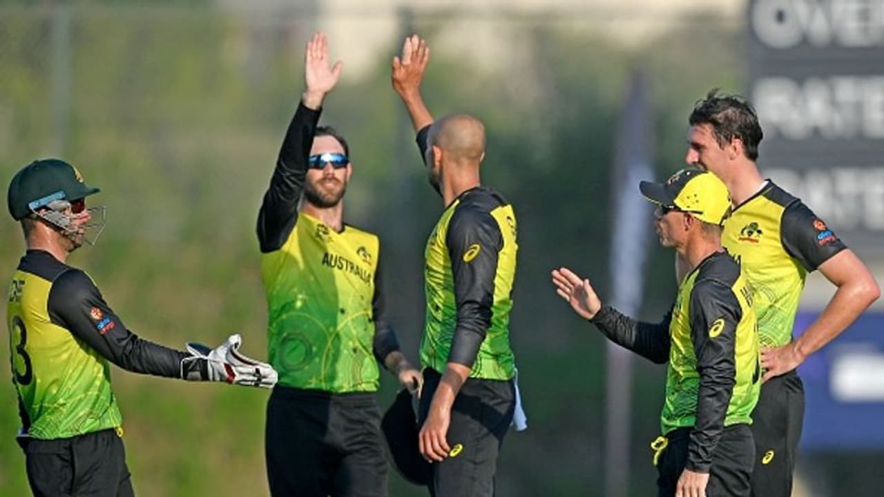 T20 World Cup: ಆಸೀಸ್ ಮಾರಕ ದಾಳಿ, ಆಫ್ರಿಕಾ ಎದುರು ಗೆಲ್ಲಲು 119 ರನ್ ಗುರಿ T20 World Cup: ಆಸೀಸ್ ಮಾರಕ ದಾಳಿ, ಆಫ್ರಿಕಾ ಎದುರು ಗೆಲ್ಲಲು 119 ರನ್ ಗುರಿ