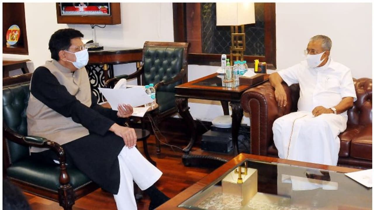 പ്രളയക്കെടുതി; കേരളത്തിന് 50000 ടൺ അരി അധികവിഹിതമായി അനുവദിക്കുമെന്ന് കേന്ദ്രം പ്രളയക്കെടുതി; കേരളത്തിന് 50000 ടൺ അരി അധികവിഹിതമായി അനുവദിക്കുമെന്ന് കേന്ദ്രം