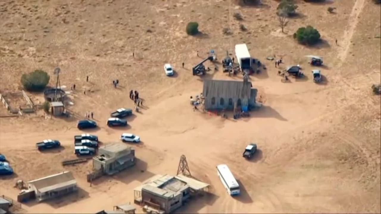 'അപ്രതീക്ഷിത കൊലപാതകം' പ്രമേയമായ സിനിമാ സെറ്റിൽ നടൻ ഛായാഗ്രഹകയെ വെടിവച്ചുകൊന്നു 'അപ്രതീക്ഷിത കൊലപാതകം' പ്രമേയമായ സിനിമാ സെറ്റിൽ നടൻ ഛായാഗ്രഹകയെ വെടിവച്ചുകൊന്നു