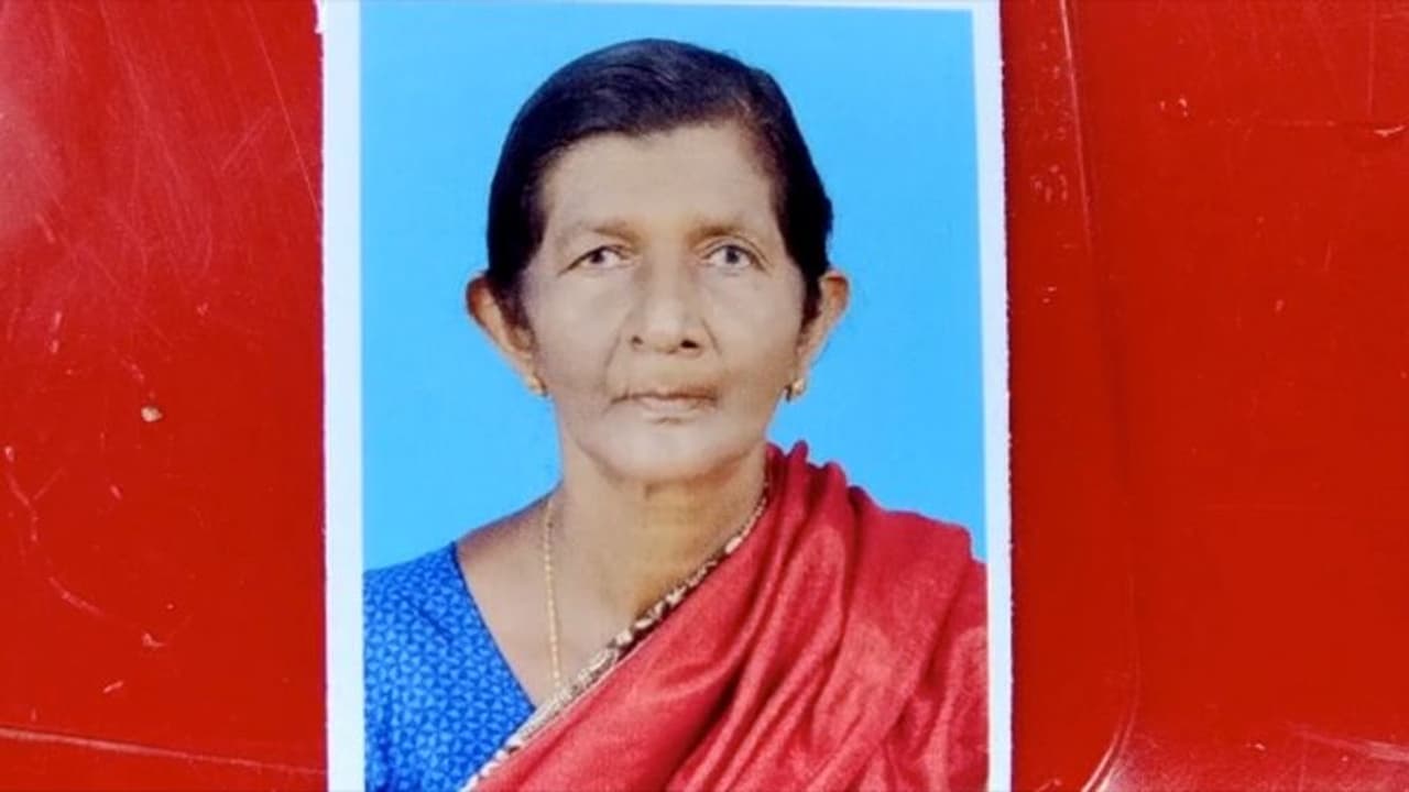 നെയ്യാറ്റിന്കരയില് വൃദ്ധ വീടിനുള്ളില് മരിച്ച നിലയില്; ചെറുമകന് കസ്റ്റഡിയിൽ നെയ്യാറ്റിന്കരയില് വൃദ്ധ വീടിനുള്ളില് മരിച്ച നിലയില്; ചെറുമകന് കസ്റ്റഡിയിൽ