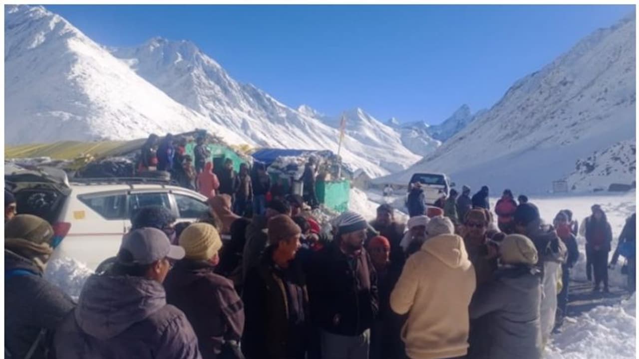 ഉത്തരാഖണ്ഡില്‍ പര്‍വതാരോഹകര്‍ കുടുങ്ങി; 11 പേര്‍ മരിച്ചു, രക്ഷാദൗത്യം തുടരുന്നു