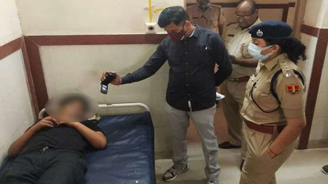 चुरू में फिर हैवानियत: अब कम नंबर आने पर टीचर ने 9वीं के छात्र को बुरी तरह पीटा, रीढ़ की हड्डी में चोटें आईं चुरू में फिर हैवानियत: अब कम नंबर आने पर टीचर ने 9वीं के छात्र को बुरी तरह पीटा, रीढ़ की हड्डी में चोटें आईं