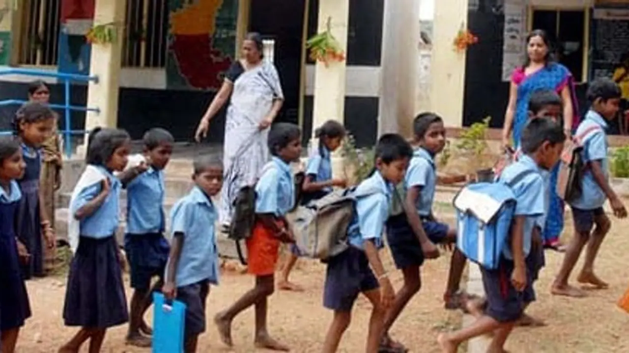 1 ವರ್ಷದ 8 ತಿಂಗಳ ಬಳಿಕ 1ರಿಂದ 5ನೇ ಕ್ಲಾಸ್ ಶುರು..! 1 ವರ್ಷದ 8 ತಿಂಗಳ ಬಳಿಕ 1ರಿಂದ 5ನೇ ಕ್ಲಾಸ್ ಶುರು..!