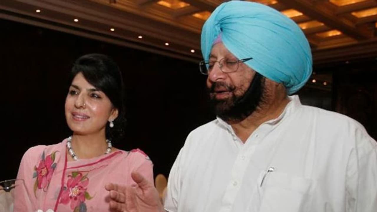 Capt Amarinder Singh puts Aroosa Alam debate to rest with picture of Pakistani journalist with Sonia Gandhi