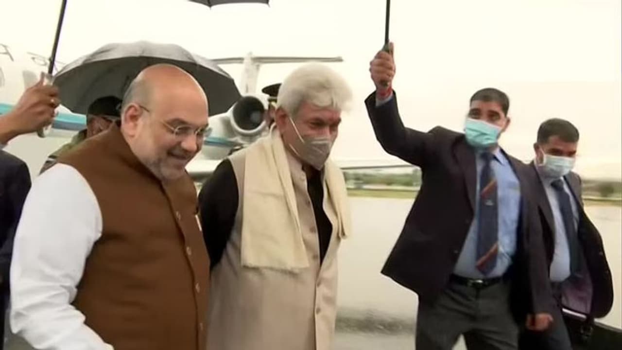 സ്നിപ്പര്മാര്, ഷാര്പ് ഷൂട്ടര്മാര്, ഡ്രോണുകള്; കശ്മീരിലെത്തിയ അമിത് ഷാക്ക് വന്സുരക്ഷ സ്നിപ്പര്മാര്, ഷാര്പ് ഷൂട്ടര്മാര്, ഡ്രോണുകള്; കശ്മീരിലെത്തിയ അമിത് ഷാക്ക് വന്സുരക്ഷ