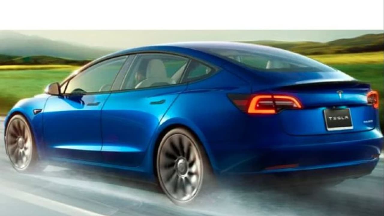 Electric Cars की दीवानगी का आलम, देश में बनी पेट्रोल कारों को छोड़ ये सरकार दे रही विदेशी कारों पर सब्सिडी Electric Cars की दीवानगी का आलम, देश में बनी पेट्रोल कारों को छोड़ ये सरकार दे रही विदेशी कारों पर सब्सिडी