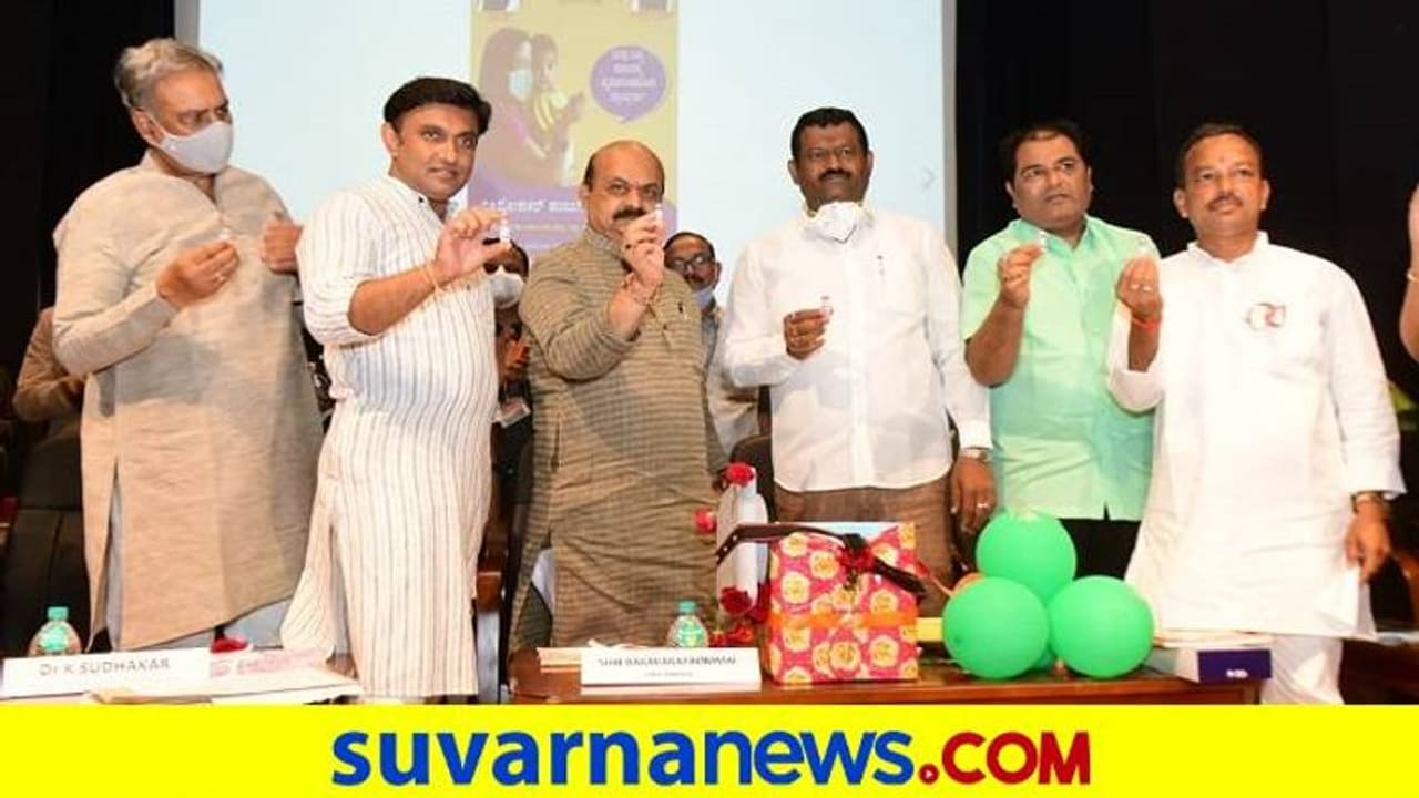 ಡಿಸೆಂಬರ್ನೊಳಗೆ 90% ಜನರಿಗೆ ಲಸಿಕೆ: ಸಿಎಂ ಬೊಮ್ಮಾಯಿ ಡಿಸೆಂಬರ್ನೊಳಗೆ 90% ಜನರಿಗೆ ಲಸಿಕೆ: ಸಿಎಂ ಬೊಮ್ಮಾಯಿ