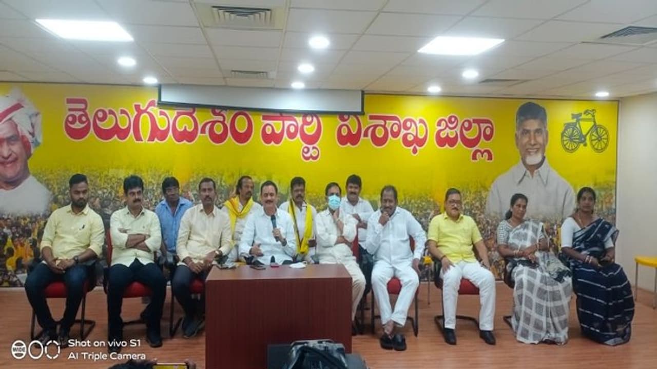 వెధవలకు పదవులు.. గాడిదకు కొమ్ములు వచ్చినట్లుంది వైసిపీ నేతల ప్రవర్తన.. బండారు సత్యనారాయణ మూర్తి వెధవలకు పదవులు.. గాడిదకు కొమ్ములు వచ్చినట్లుంది వైసిపీ నేతల ప్రవర్తన.. బండారు సత్యనారాయణ మూర్తి