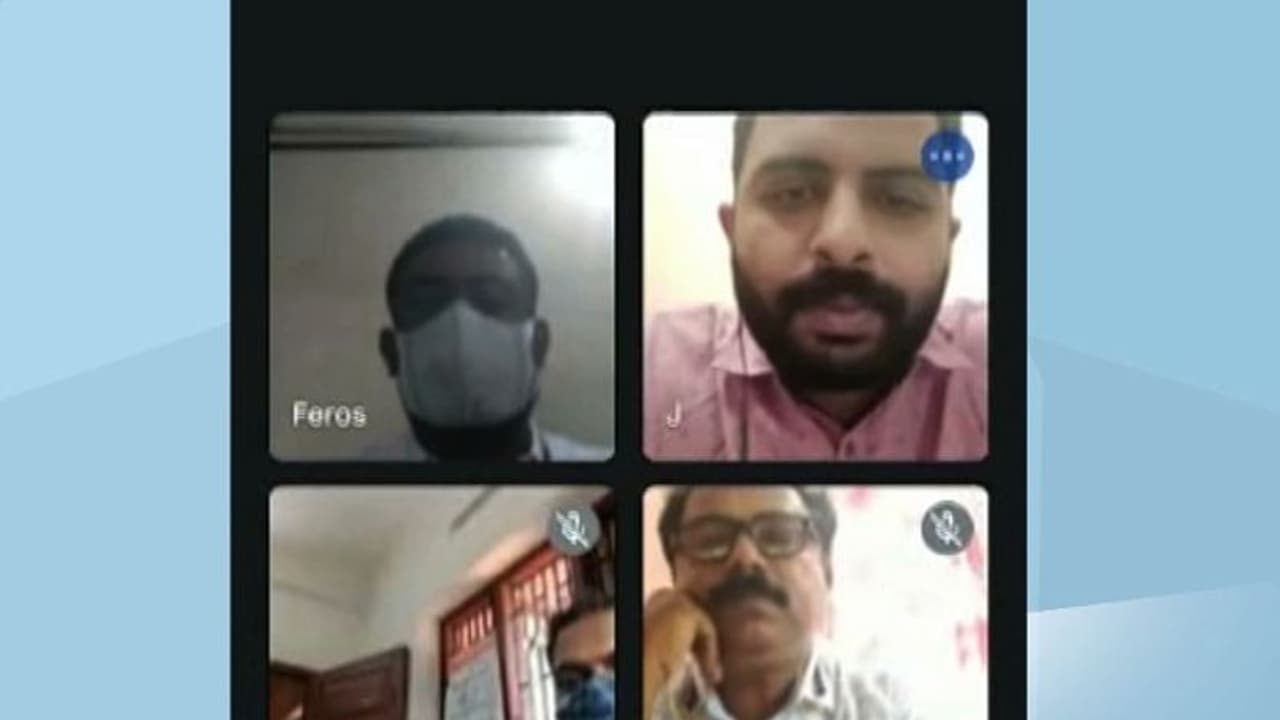 വരൻ ഉക്രൈനിൽ, വധു പുനലൂർ സബ് രജിസ്ട്രാർ ഓഫീസിൽ, അങ്ങനെ രജിസ്റ്റർ വിവാഹവും ഓൺലൈനായി വരൻ ഉക്രൈനിൽ, വധു പുനലൂർ സബ് രജിസ്ട്രാർ ഓഫീസിൽ, അങ്ങനെ രജിസ്റ്റർ വിവാഹവും ഓൺലൈനായി