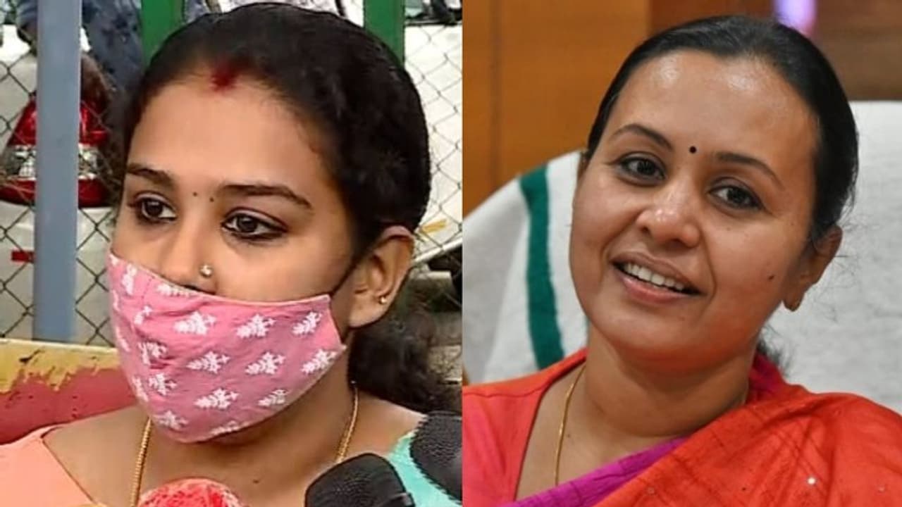 നിരാഹരസമരം അവസാനിപ്പിച്ച് അനുപമ: അസാധാരണവും സങ്കീർണവുമായ കേസെന്ന് വീണ ജോർജ് നിരാഹരസമരം അവസാനിപ്പിച്ച് അനുപമ: അസാധാരണവും സങ്കീർണവുമായ കേസെന്ന് വീണ ജോർജ്