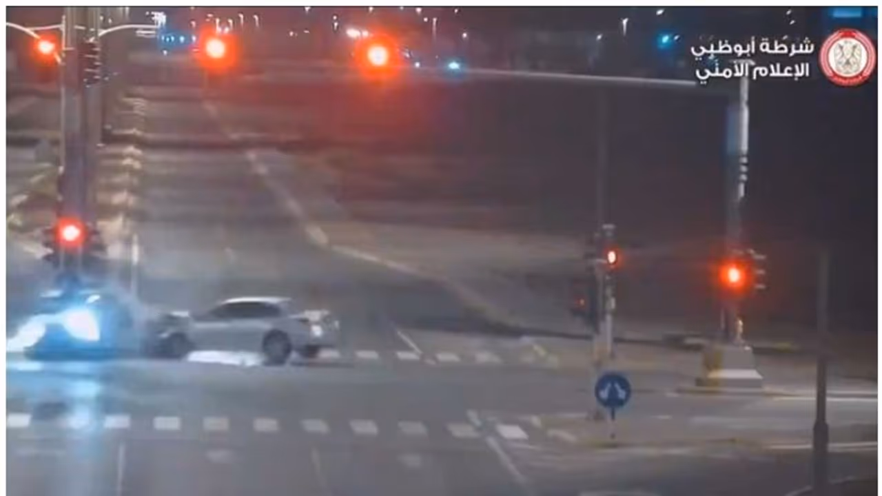 ഇങ്ങനെയൊന്നും ചെയ്യരുത്, കീശ കാലിയാവും, വാഹനവും പിടിച്ചെടുക്കും; വീഡിയോ പുറത്തുവിട്ട് പൊലീസിന്റെ മുന്നറിയിപ്പ് ഇങ്ങനെയൊന്നും ചെയ്യരുത്, കീശ കാലിയാവും, വാഹനവും പിടിച്ചെടുക്കും; വീഡിയോ പുറത്തുവിട്ട് പൊലീസിന്റെ മുന്നറിയിപ്പ്