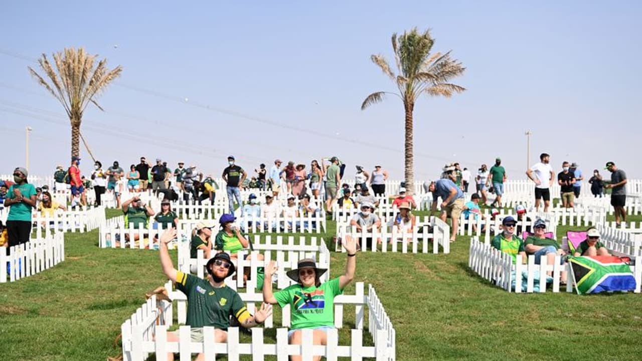സാമൂഹിക അകലം പാലിക്കാന് ഗ്യാലറിയില് ഫാമിലിപോഡ്, കൊവിഡ് കാലത്തെ ലോകകപ്പ് ഇങ്ങനെ സാമൂഹിക അകലം പാലിക്കാന് ഗ്യാലറിയില് ഫാമിലിപോഡ്, കൊവിഡ് കാലത്തെ ലോകകപ്പ് ഇങ്ങനെ