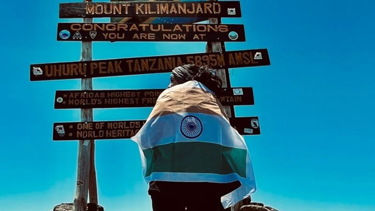 నివేదా థామస్‌ సాహసం.. కిలిమంజారో అధిరోహణ
