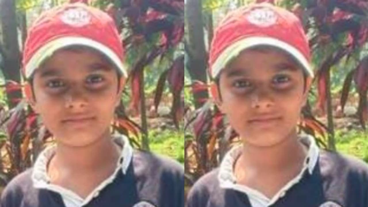 കുളിക്കുന്നതിനിടെ തോര്ത്ത് കഴുത്തില് മുറുകി; പത്തുവയസുകാരന് മരിച്ചു കുളിക്കുന്നതിനിടെ തോര്ത്ത് കഴുത്തില് മുറുകി; പത്തുവയസുകാരന് മരിച്ചു