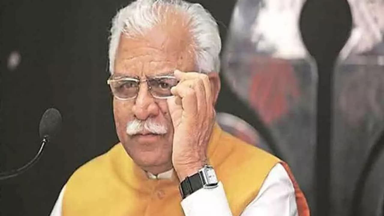 हरियाणा सरकार का गजब फरमान: स्मार्ट वॉच पहनेंगे सभी सरकारी कर्मचारी, CM खट्टर ने बताई इसके पीछे की वजह हरियाणा सरकार का गजब फरमान: स्मार्ट वॉच पहनेंगे सभी सरकारी कर्मचारी, CM खट्टर ने बताई इसके पीछे की वजह