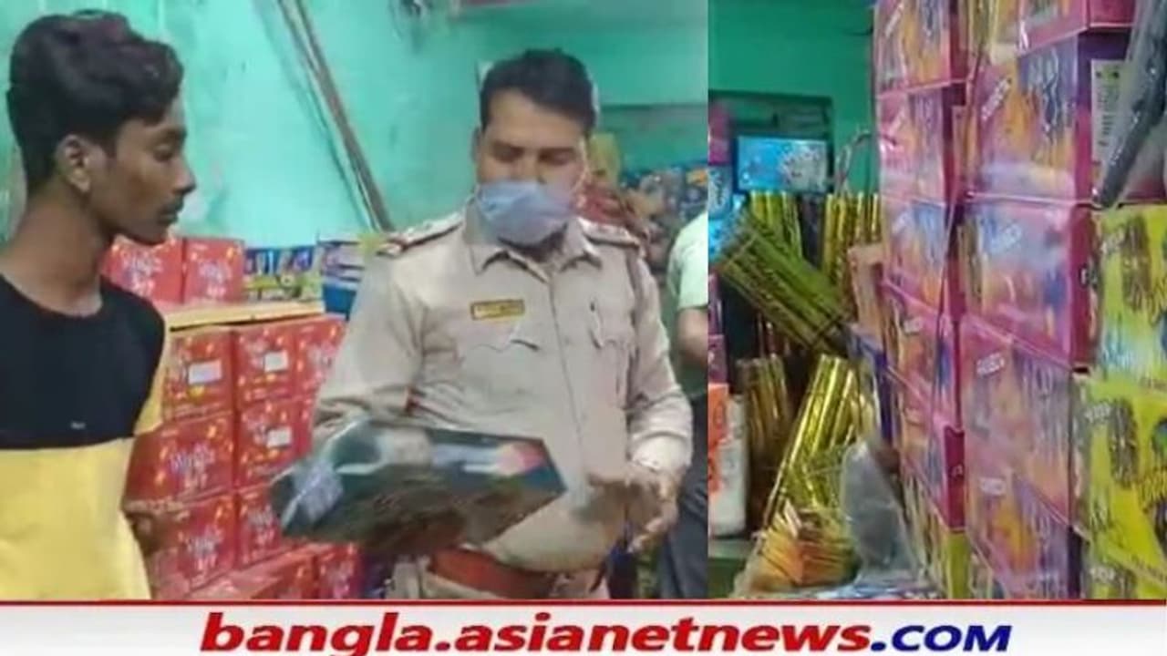 Kali Puja 2021: কালী পুজোর আগে বিপুল পরিমাণে নিষিদ্ধ শব্দ বাজি উদ্ধার বর্ধমানে, পুলিশের জালে ১ Kali Puja 2021: কালী পুজোর আগে বিপুল পরিমাণে নিষিদ্ধ শব্দ বাজি উদ্ধার বর্ধমানে, পুলিশের জালে ১