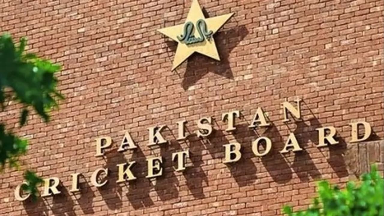 T20 World Cup: Pak टीम के पास जीत का कौन सा मंत्र है, जिसे दुबई के लिए निकलने से पहले PCB ने दिया T20 World Cup: Pak टीम के पास जीत का कौन सा मंत्र है, जिसे दुबई के लिए निकलने से पहले PCB ने दिया