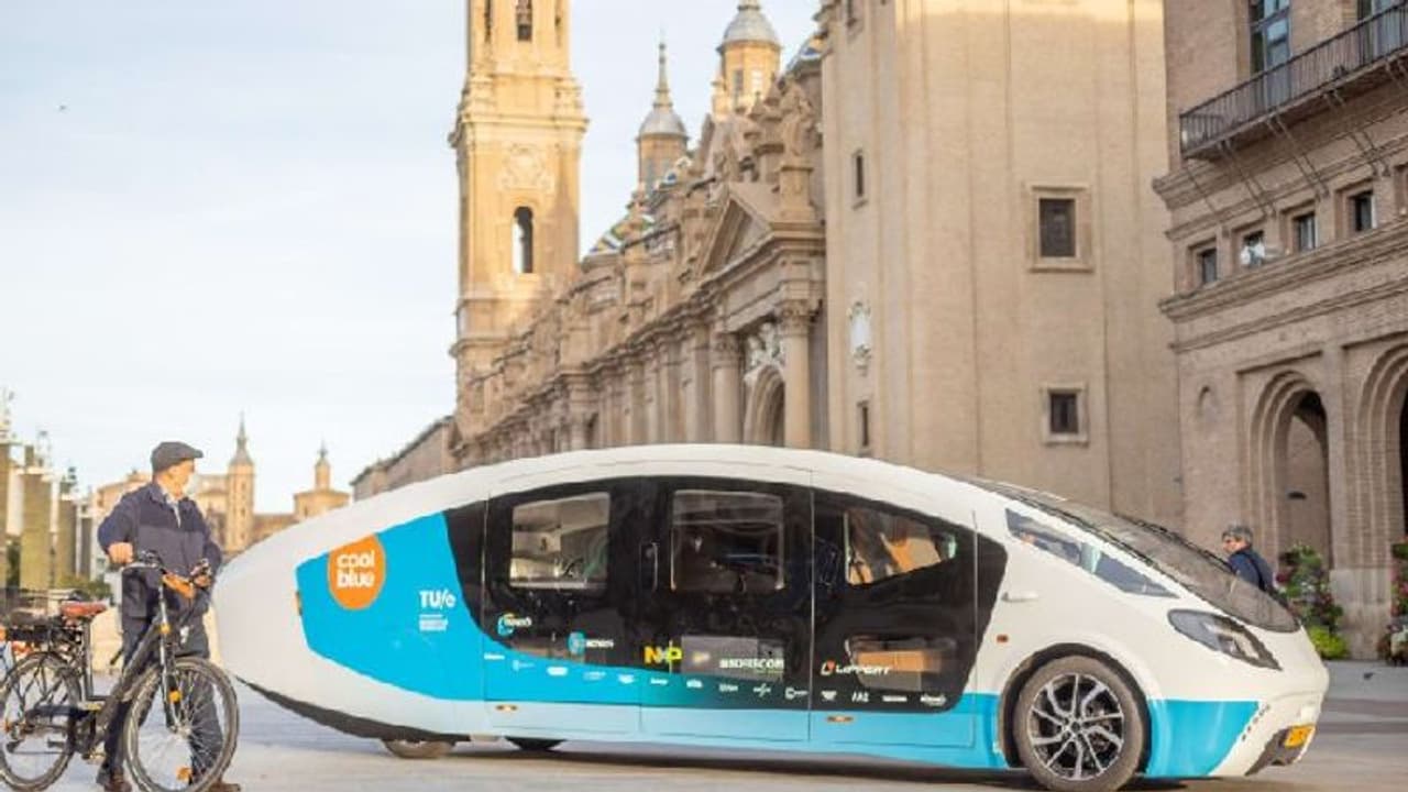 জ্বালানি চার্জ ছাড়াই ২০০০ কিমি সফর, বাজার মাতাচ্ছে সৌরশক্তি চালিত গাড়ি স্টেলা ভিটা