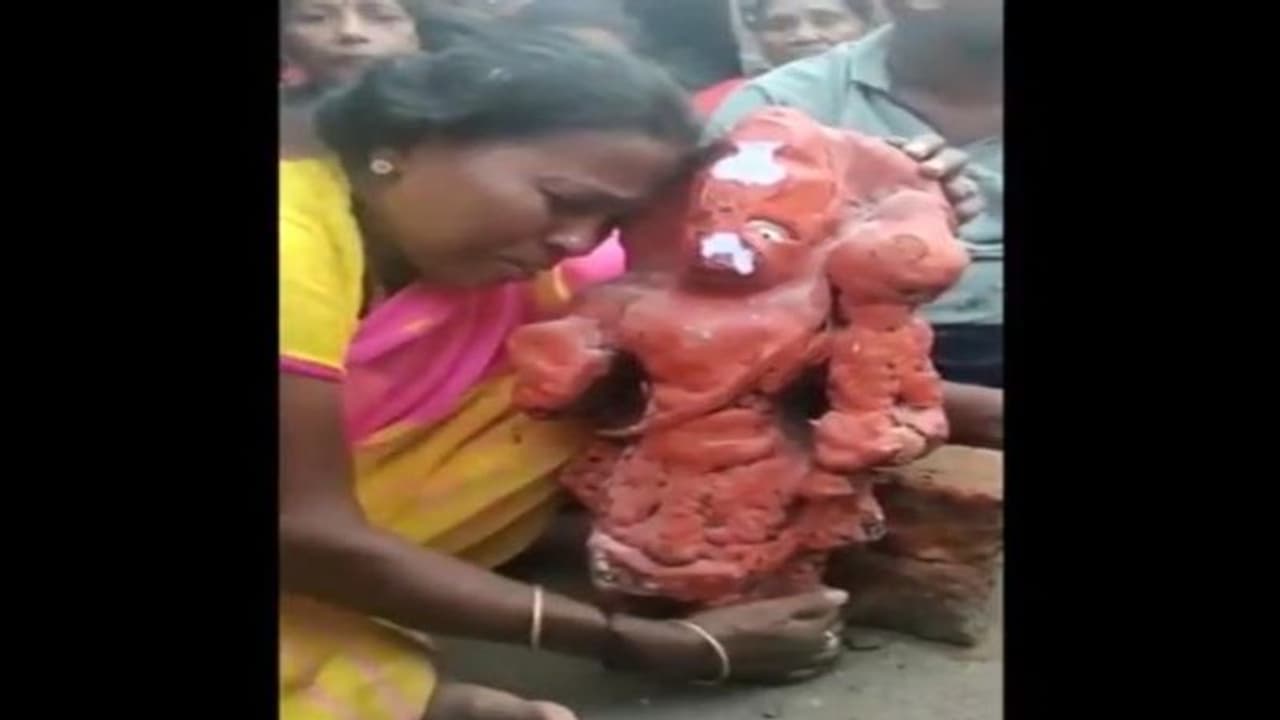 ఎంత అపచారం... జగన్ పాలనలో హిందూ దేవుళ్ల పరిస్థితి ఇదీ: నారా లోకేష్ ఎంత అపచారం... జగన్ పాలనలో హిందూ దేవుళ్ల పరిస్థితి ఇదీ: నారా లోకేష్