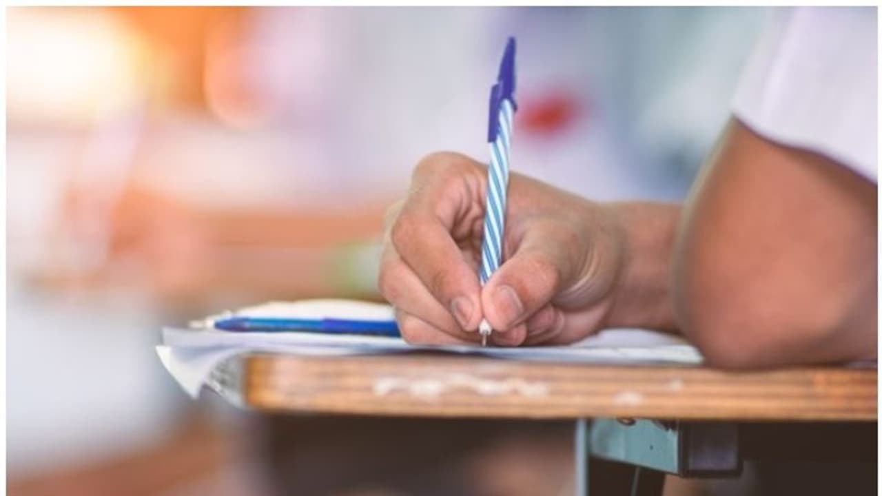 ഭാര്യയെയും മകളെയും കേരളത്തിലെത്തിച്ച് ഉപേക്ഷിച്ചു; പിതാവിനെതിരായ നിയമപോരാട്ടത്തില്‍ മകള്‍ക്ക് ജയം