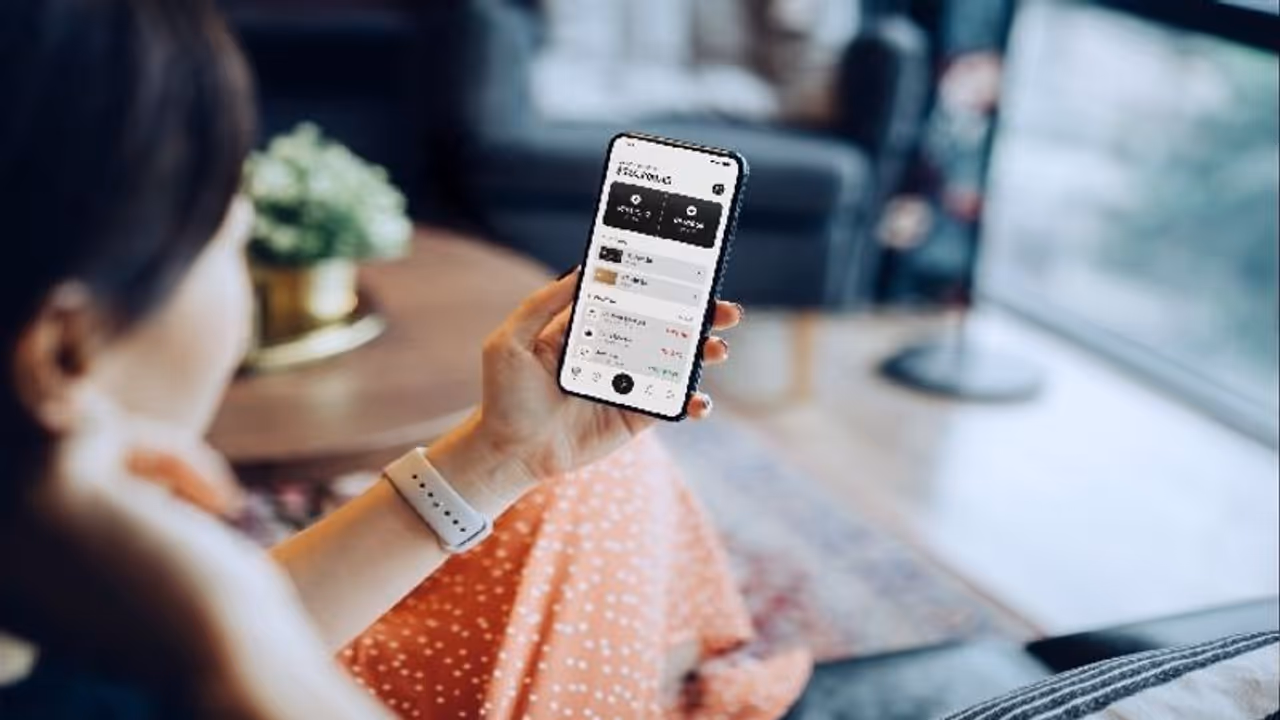 രാത്രിയിൽ ലൈറ്റിടാതെ സ്മാർട്ട് ഫോൺ ഉപയോഗം; യുവതിക്ക് കാഴ്ച നഷ്ടമായി, ചികിത്സയിലൂടെ വീണ്ടെടുത്തു രാത്രിയിൽ ലൈറ്റിടാതെ സ്മാർട്ട് ഫോൺ ഉപയോഗം; യുവതിക്ക് കാഴ്ച നഷ്ടമായി, ചികിത്സയിലൂടെ വീണ്ടെടുത്തു