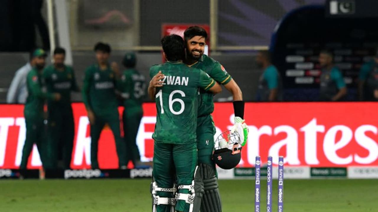 ടി20 ലോകകപ്പ്: 10 വിക്കറ്റ് ജയവുമായി പാകിസ്ഥാന് ക്രിക്കറ്റ് ടീം റെക്കോര്ഡ് ബുക്കില് ടി20 ലോകകപ്പ്: 10 വിക്കറ്റ് ജയവുമായി പാകിസ്ഥാന് ക്രിക്കറ്റ് ടീം റെക്കോര്ഡ് ബുക്കില്