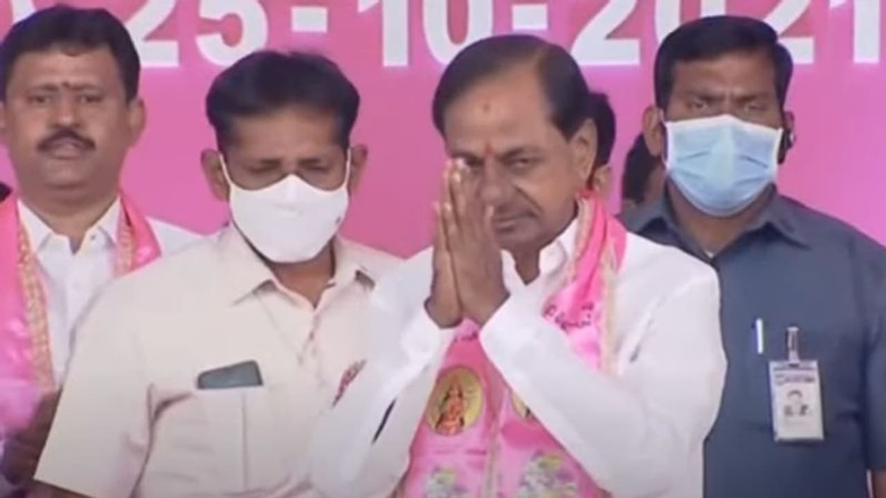 టీఆర్ఎస్కు షాకిచ్చిన దళిత బంధు..! అక్కడ బీజేపీదే అధిక్యం.. కేసీఆర్ ప్లాన్ రివర్స్ కొట్టిందా..? టీఆర్ఎస్కు షాకిచ్చిన దళిత బంధు..! అక్కడ బీజేపీదే అధిక్యం.. కేసీఆర్ ప్లాన్ రివర్స్ కొట్టిందా..?