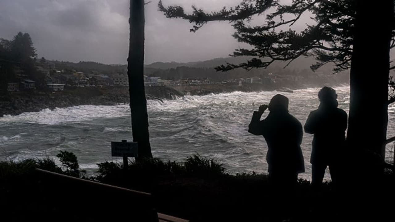 ಮಳೆ ನಿಲ್ಲಲು ಮಳೆದೇವರ ಮೊರೆಹೋದ ರಾಜೇಗೌಡ : ಋುಷ್ಯ ಶೃಂಗೇಶ್ವರದಲ್ಲಿ ವಿಶೇಷ ಪೂಜೆ