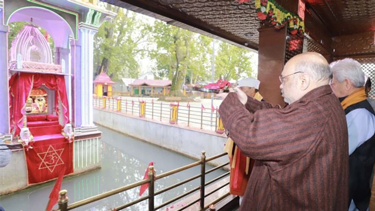 J&K के दौरे के आखिरी दिन बोले अमित शाह: 'हम पाकिस्तान से नहीं; घाटी के लोगों से बात करेंगे,जय मां खीर भवानी' J&K के दौरे के आखिरी दिन बोले अमित शाह: 'हम पाकिस्तान से नहीं; घाटी के लोगों से बात करेंगे,जय मां खीर भवानी'