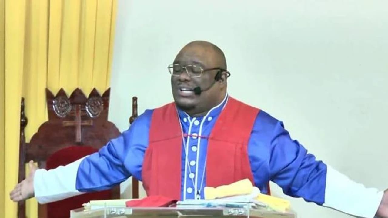 മഹാപ്രളയം വരും, രക്ഷപ്പെടാൻ നോഹയുടെ പെട്ടകമൊരുക്കുകയാണെന്ന് കൾട്ട് ലീഡർ, ഒടുവിൽ നരബലിക്ക് അറസ്റ്റിൽ മഹാപ്രളയം വരും, രക്ഷപ്പെടാൻ നോഹയുടെ പെട്ടകമൊരുക്കുകയാണെന്ന് കൾട്ട് ലീഡർ, ഒടുവിൽ നരബലിക്ക് അറസ്റ്റിൽ