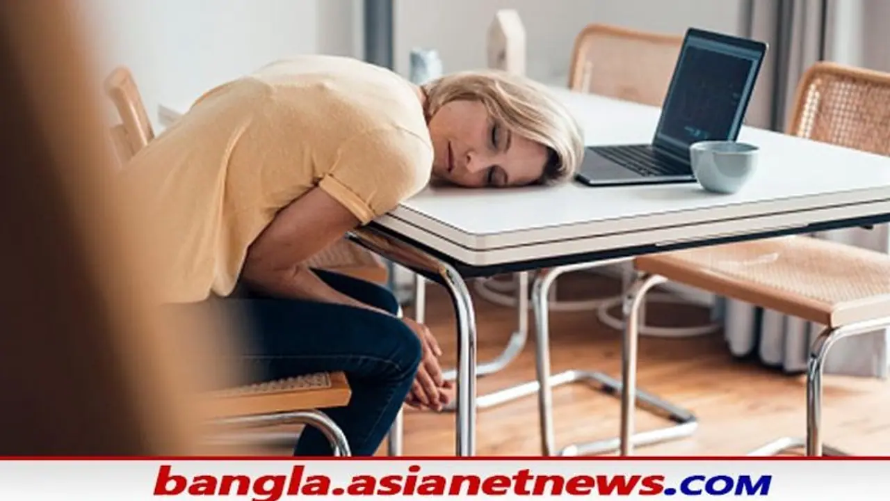 কাজ শেষে চেয়ারে বসেই ঘুমাচ্ছেন, এই অভ্যেস হতে পারে মৃত্যুর কারণ কাজ শেষে চেয়ারে বসেই ঘুমাচ্ছেন, এই অভ্যেস হতে পারে মৃত্যুর কারণ