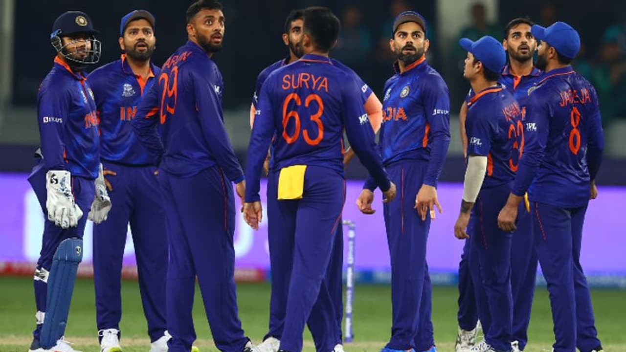 இந்த பையனை எப்படி டி20 உலக கோப்பை டீம்ல எடுத்தீங்க? பதில் சொல்லியே தீரணும்.. தெறிக்கவிடும் முன்னாள் வீரர் இந்த பையனை எப்படி டி20 உலக கோப்பை டீம்ல எடுத்தீங்க? பதில் சொல்லியே தீரணும்.. தெறிக்கவிடும் முன்னாள் வீரர்