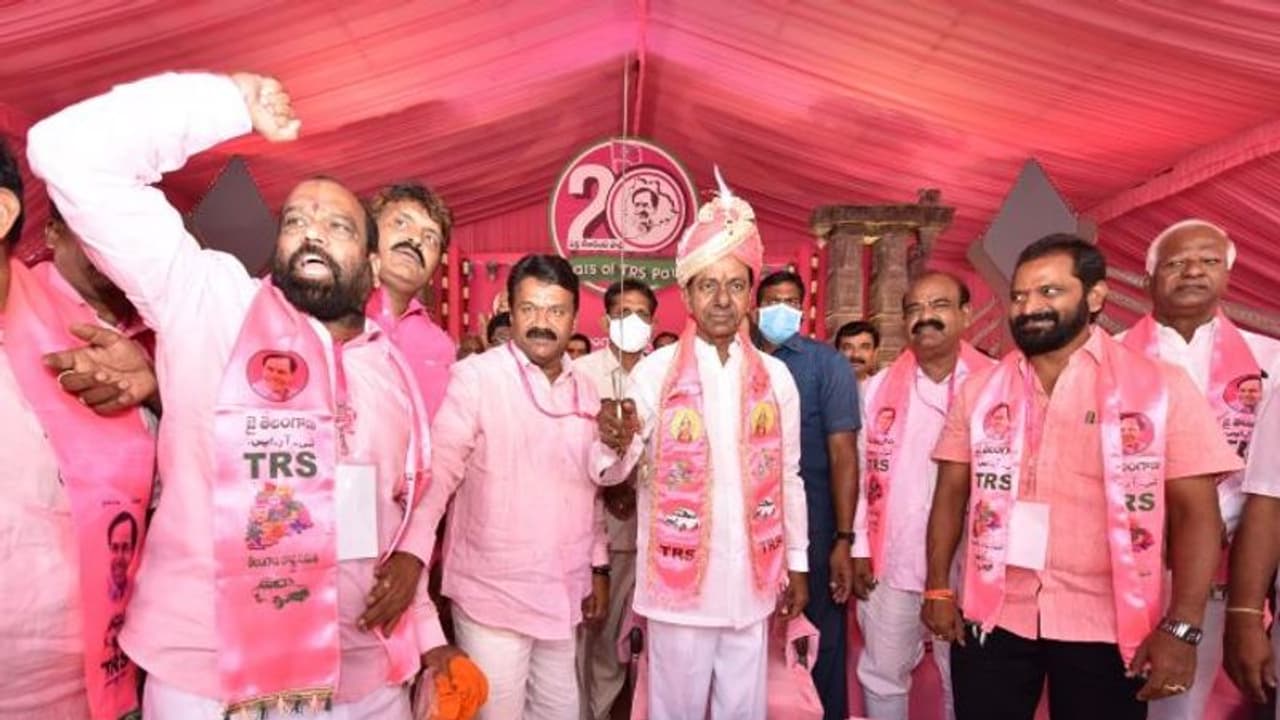 టీఆర్ఎస్ విజయగర్జన సభ వాయిదా: దీక్షా దివస్ రోజునే వరంగల్‌లో సభ