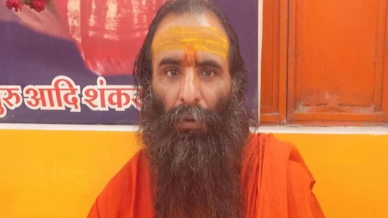 अखिल भारतीय अखाड़ा परिषद को मिला नया अध्यक्ष, नरेंद्र गिरि की जगह महंत रविंद्र पुरी को मिली गद्दी अखिल भारतीय अखाड़ा परिषद को मिला नया अध्यक्ष, नरेंद्र गिरि की जगह महंत रविंद्र पुरी को मिली गद्दी