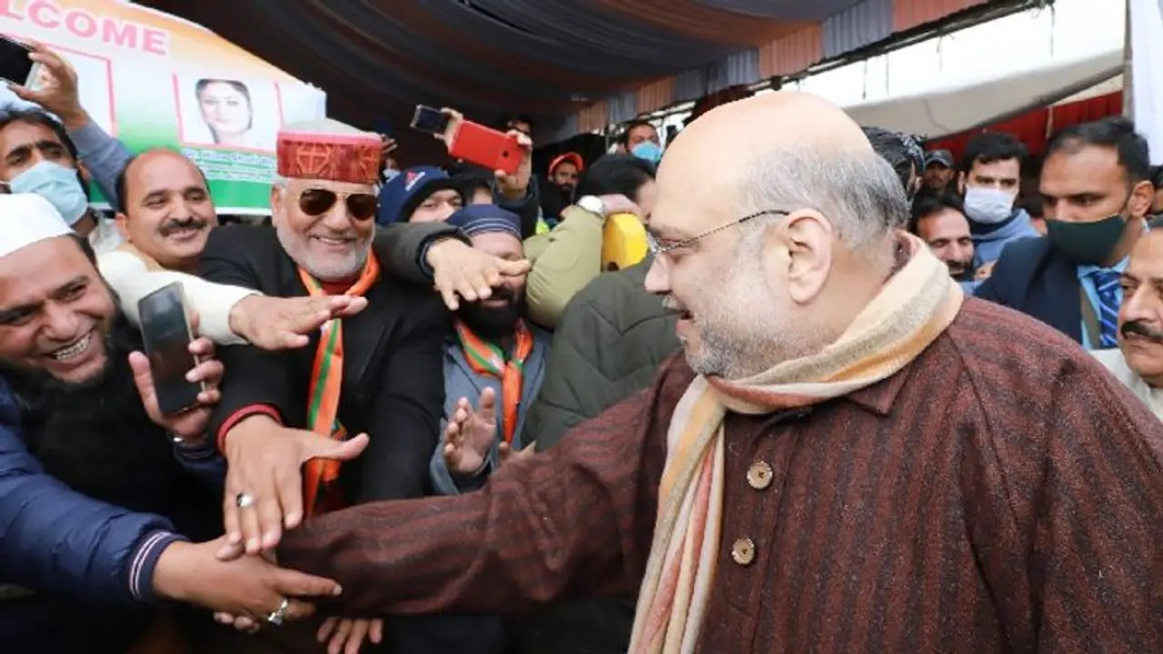 Amit Shah: কাশ্মীর সফরে একদম অন্য মুডে অমিত শাহ, রাত কাটাবেন পুলওয়ামার CRPF ক্যাম্পে Amit Shah: কাশ্মীর সফরে একদম অন্য মুডে অমিত শাহ, রাত কাটাবেন পুলওয়ামার CRPF ক্যাম্পে