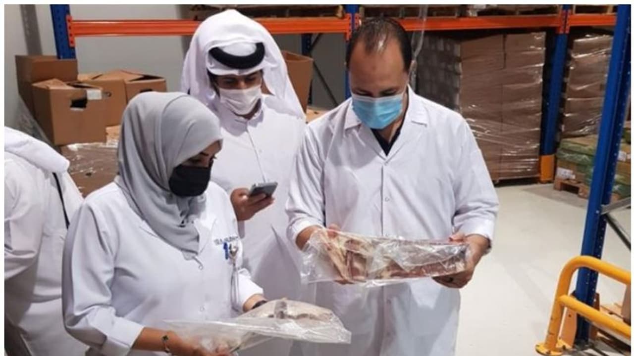 ഖത്തറില് 250 ടണ് കാലാവധി കഴിഞ്ഞ ശീതികരിച്ച മാംസ്യം പിടിച്ചെടുത്തു ഖത്തറില് 250 ടണ് കാലാവധി കഴിഞ്ഞ ശീതികരിച്ച മാംസ്യം പിടിച്ചെടുത്തു