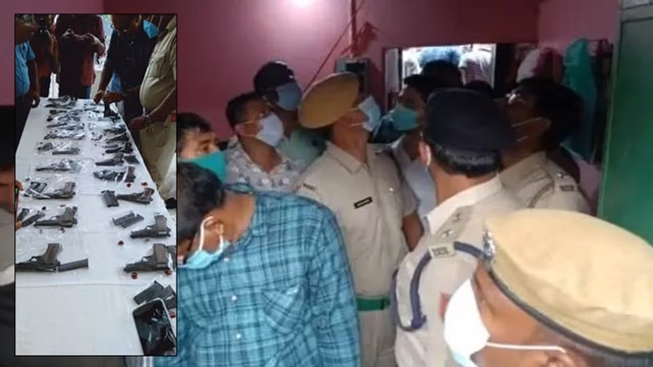 अवैध हथियारों की फैक्ट्री बना WB का आसनसोल; सामने आया एक और कारखाना; घरों में बना लेते हैं फैक्ट्रियां अवैध हथियारों की फैक्ट्री बना WB का आसनसोल; सामने आया एक और कारखाना; घरों में बना लेते हैं फैक्ट्रियां