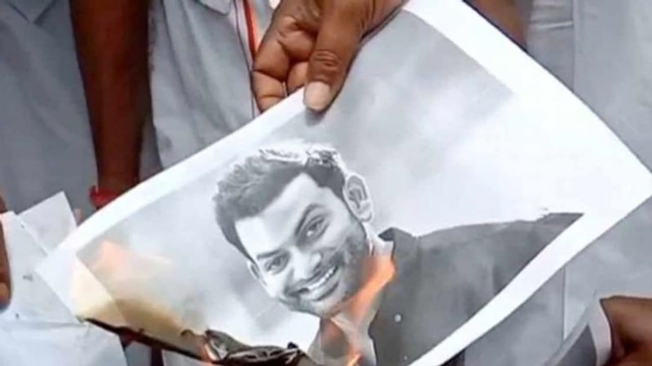 മുല്ലപ്പെരിയാര്‍: പൃഥ്വിരാജിന്റെ കോലം കത്തിച്ച് തമിഴ്‍നാട്ടില്‍ പ്രതിഷേധം