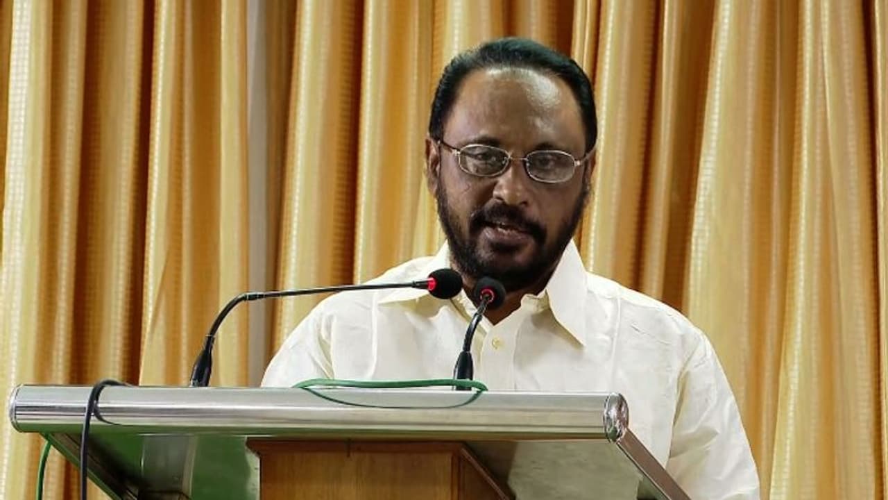 ചെറിയാൻ ഫിലിപ്പ് കോൺഗ്രസിലേക്ക് മടങ്ങിയെത്തുന്നു: തിരിച്ചു വരവിന് ഉപാധികളില്ലെന്ന് എ.കെ.ആൻ്റണിയെ അറിയിച്ചു ചെറിയാൻ ഫിലിപ്പ് കോൺഗ്രസിലേക്ക് മടങ്ങിയെത്തുന്നു: തിരിച്ചു വരവിന് ഉപാധികളില്ലെന്ന് എ.കെ.ആൻ്റണിയെ അറിയിച്ചു