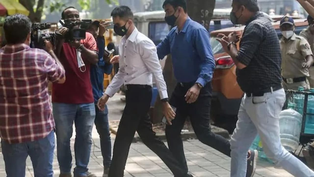 Aryan khan Drugs Case: वानखेड़े दिल्ली में NCB दफ्तर पहुंचे, बोले मलिक के आरोप झूठे, मैं लड़ूंगा, जवाब दूंगा Aryan khan Drugs Case: वानखेड़े दिल्ली में NCB दफ्तर पहुंचे, बोले मलिक के आरोप झूठे, मैं लड़ूंगा, जवाब दूंगा