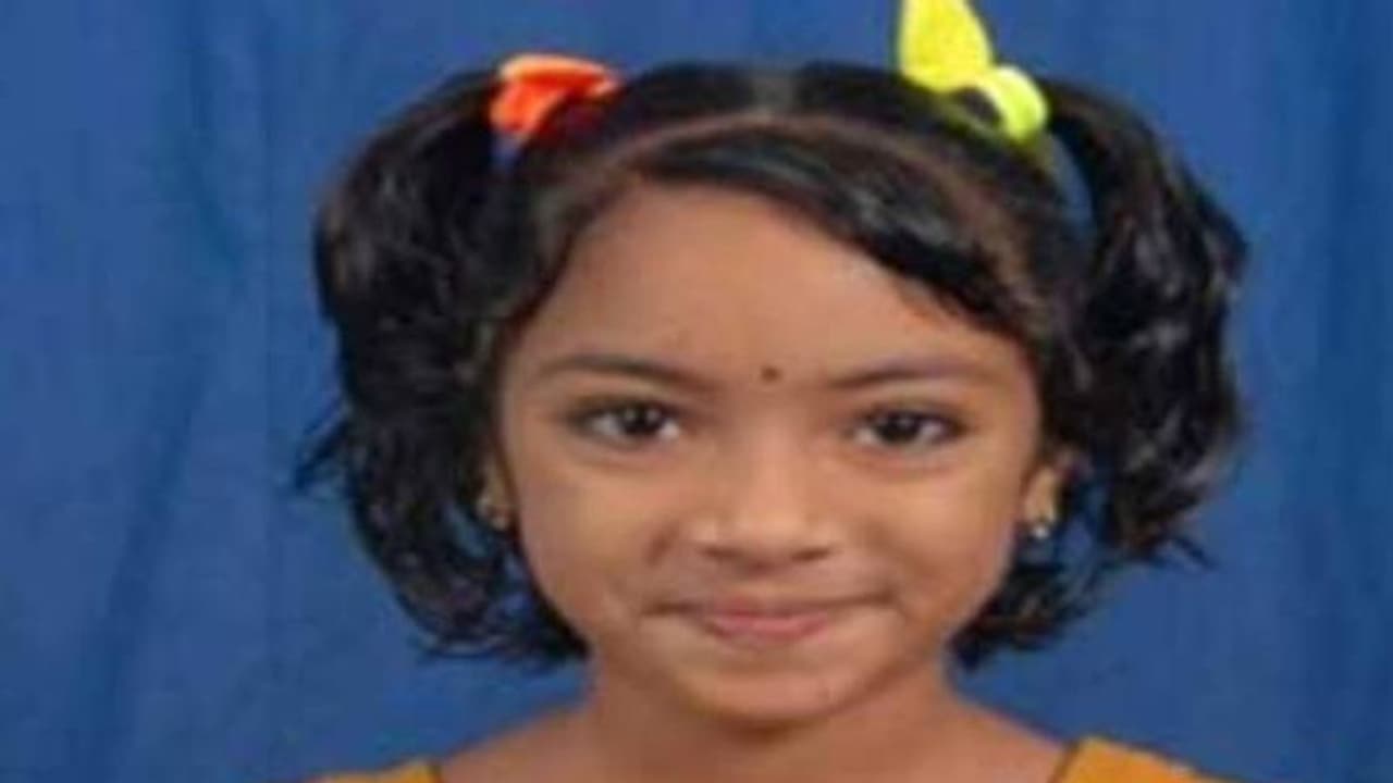 റോഡിന്റെ ശോചനീയാവസ്ഥ പരിഹരിക്കണം, കര്ണാടക മുഖ്യമന്ത്രിയോട് ഏഴുവയസുകാരിയുടെ അഭ്യര്ത്ഥന, വൈറലായി വീഡിയോ റോഡിന്റെ ശോചനീയാവസ്ഥ പരിഹരിക്കണം, കര്ണാടക മുഖ്യമന്ത്രിയോട് ഏഴുവയസുകാരിയുടെ അഭ്യര്ത്ഥന, വൈറലായി വീഡിയോ