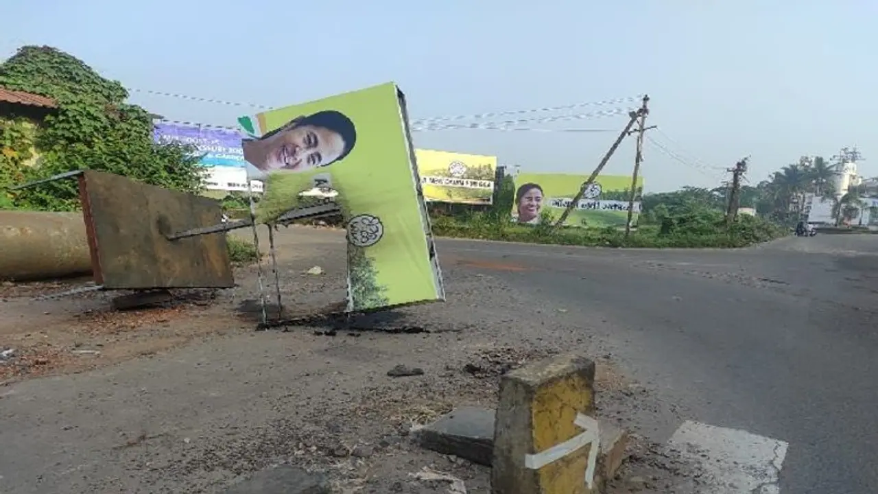 মমতা বন্দ্যোপাধ্যায়ের গোয়া সফরের আগে ছেঁড়া হল পোস্টার ব্যানার, বিজেপিকে কটাক্ষ তৃণমূলের মমতা বন্দ্যোপাধ্যায়ের গোয়া সফরের আগে ছেঁড়া হল পোস্টার ব্যানার, বিজেপিকে কটাক্ষ তৃণমূলের