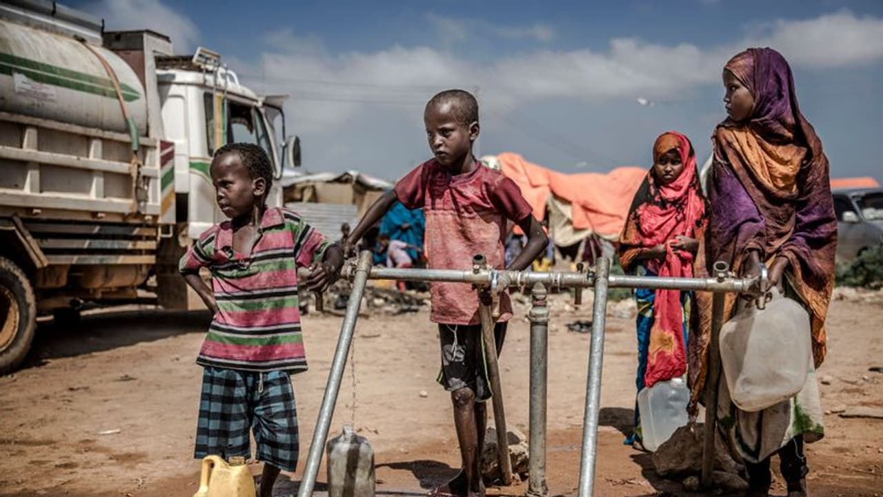 പ്രളയം, വരള്‍ച്ച, അതിതീവ്രമഴ; നാടും വീടും ഉപേക്ഷിച്ച് ലക്ഷങ്ങള്‍, നമുക്കുമിത് പാഠം!